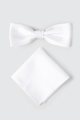 Biała mucha z poszetką